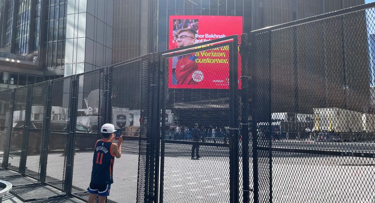 Trump's Knicks Visit Causes Chaos in Midtown Manhattan (2026)